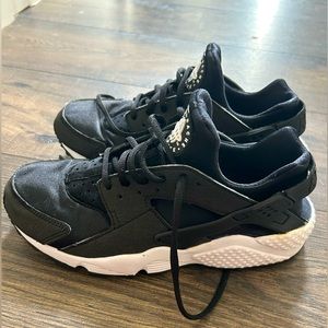 Nike womans. Air huarache by Nike. Size 8.5